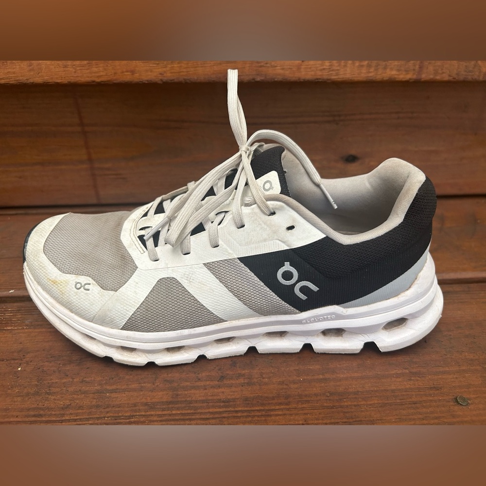 Men’s On Running Cloudrunner Glacier | Black size 9